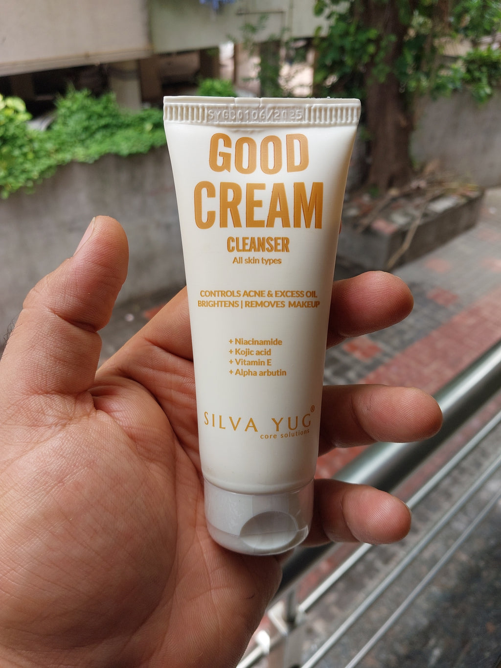 Good Cream Cleanser | Cream based | Controls Acne & Excess Oil, Brightens, Remove Make-up, | Niacinamide, Kojic acid, Vitamin E, Alpha Arbutin | For Men & Women