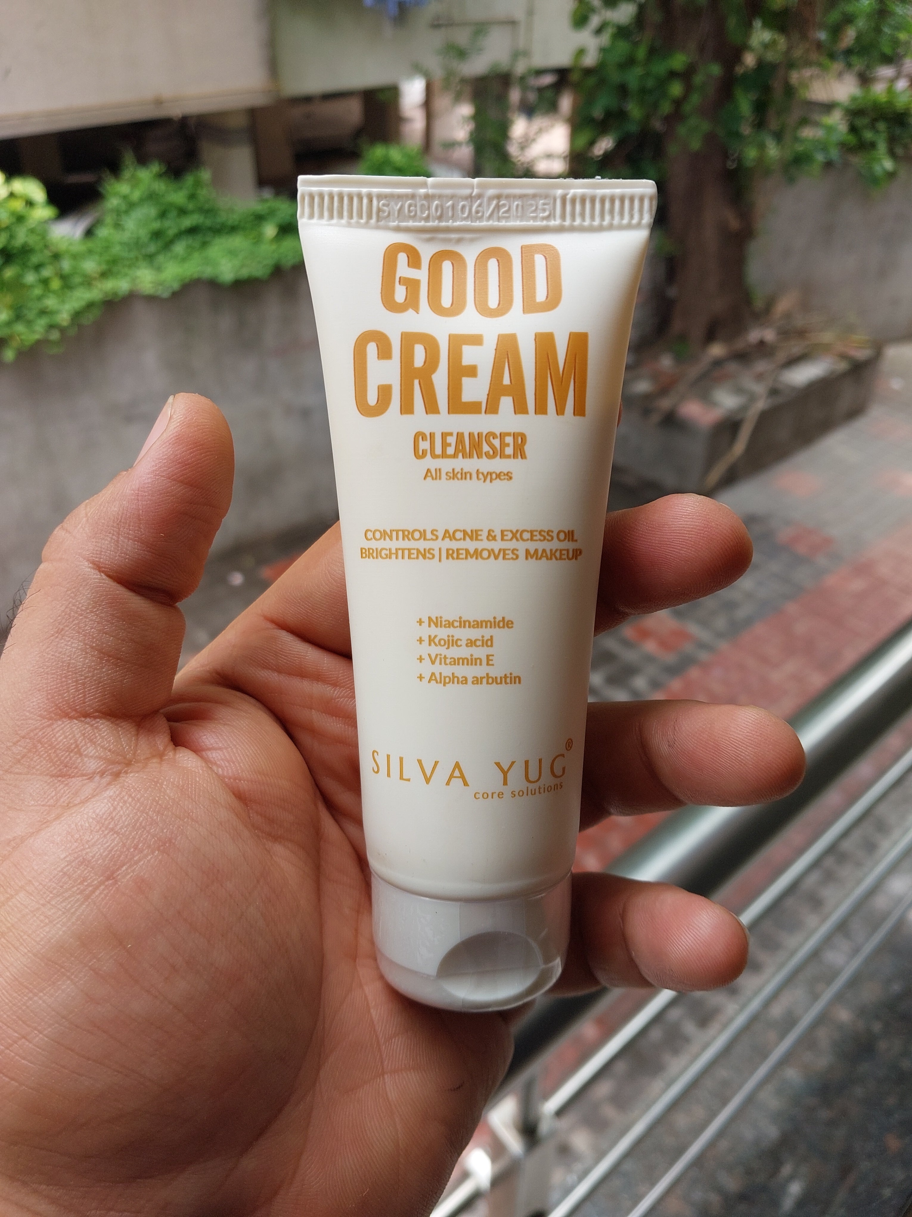Good Cream Cleanser | Cream based | Controls Acne & Excess Oil, Brightens, Remove Make-up, | Niacinamide, Kojic acid, Vitamin E, Alpha Arbutin | For Men & Women