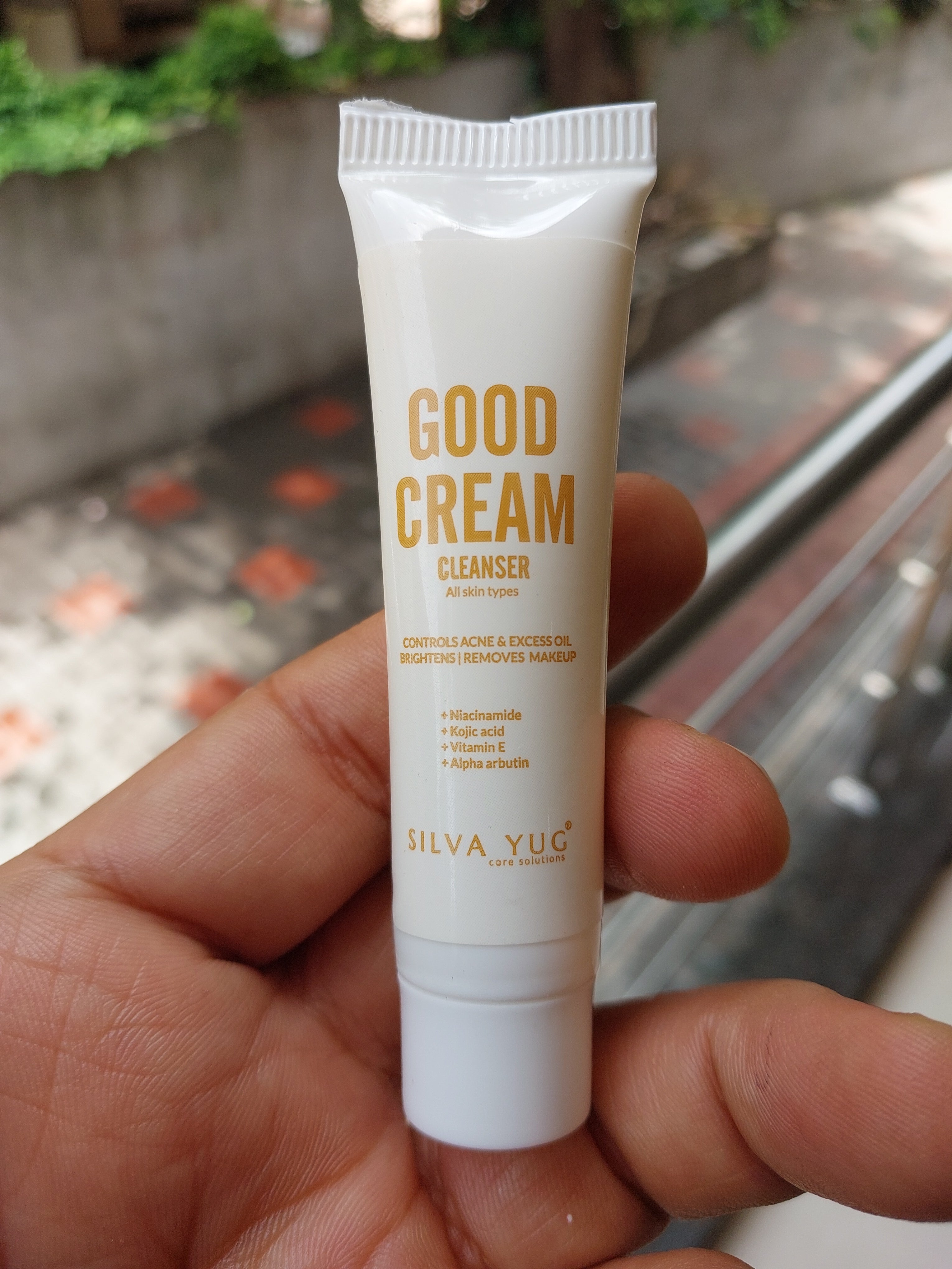 Good Cream Cleanser | 5ml | Cream based | Controls Acne & Excess Oil, Brightens, Remove Make-up, | Niacinamide, Kojic acid, Vitamin E, Alpha Arbutin | For Men & Women