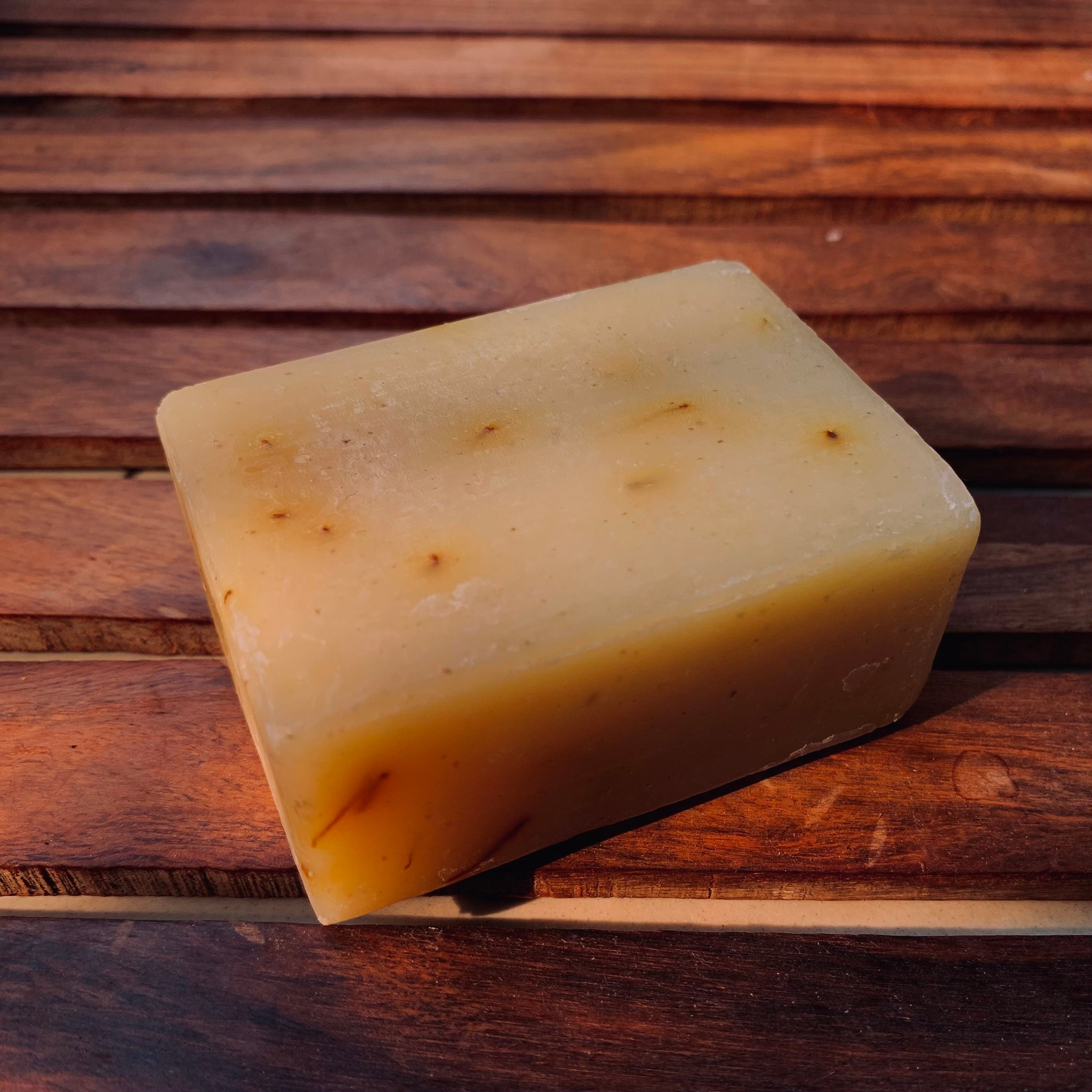 SAFFRON & SHEA BUTTER FACE BAR